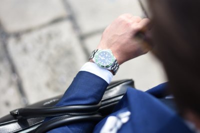 Waarom mannen in 2026 massaal voor kleinere horloges kiezen